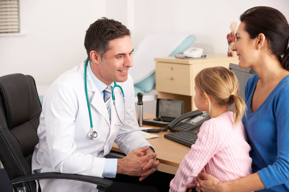Como acalmar crianças durante consultas médicas e clínicas?