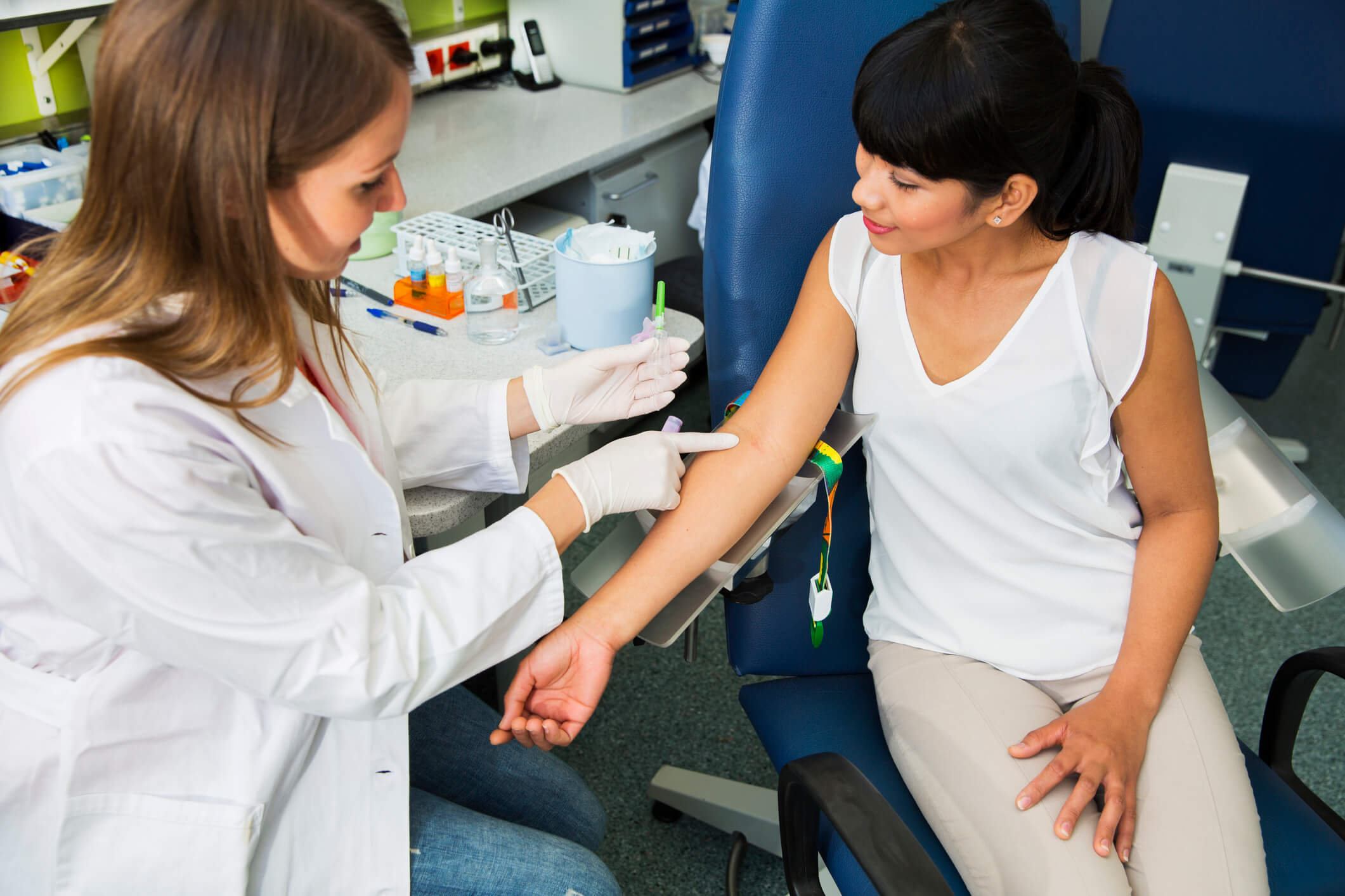 Mitos sobre exame de sangue e verdades que você precisa conhecer