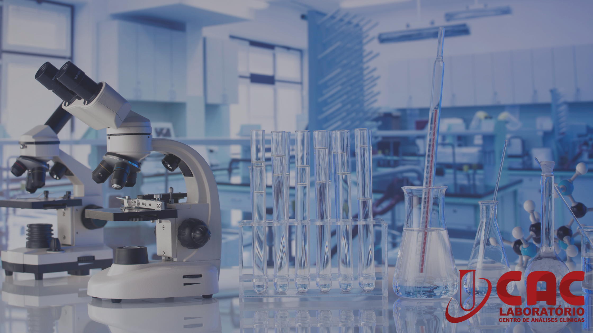Os procedimentos de biossegurança em laboratórios de análises clínicas visam minimizar os riscos de contaminação e infecção.